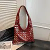 Bolsa Bucket Texturizada Casual de Ombro Único para Axila Feminina, Estilo Europeu e Americano, Novo Modelo com Rebites, Tendência 2026 Grande Capacidade, Design Simples