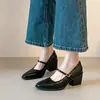Zapatos de tacón grueso de cuero genuino poco profundos de estilo retro francés para mujer, Nuevo modelo Primavera 2026, Zapatos pequeños de cuero para el trabajo con una sola correa de hebilla