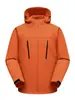 Chaqueta softshell para pareja de exterior, chaqueta de montaña y viaje cortavientos y resistente al desgaste para hombre, chaqueta con capucha de color liso para mujer, compra al por mayor con logotipo personalizado