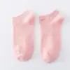 Calcetines de algodón de colores para mujer, primavera y verano, transpirables, color caramelo, calcetines invisibles de boca baja al por mayor, calcetines de algodón de color liso para mujer, calcetines tipo barco