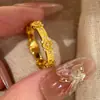 Anel de trevo de quatro folhas escovado estilo corte francês para mulheres, elegante e estiloso, feito à mão com acabamento escovado e cravação de diamantes