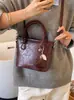 Bolsas Texturizadas de Moda Transfronterizas 2025 Invierno Nuevo Estilo Retro Bolso de Hombro Cruzado Moda Bolso Bandolera Tipo Cubo para Mujeres