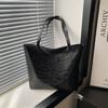 Bolsa de Grande Capacidade Feminina 2024 Nova Couro Macio Bolsa de Ombro Underarm Bolsa Tote Vintage Feminina para Trabalho e Dia a Dia Versátil
