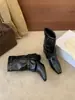 []Botines de ante con hebilla cuadrada para mujer, nueva colección otoño/invierno 2026, estilo nicho, con tacón oculto