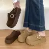 Sapatos de outono de passo único com sola grossa para pessoas baixas, estilo coreano, chinelos preguiçosos, fivela de couro, bico dividido, meio 2026 chinelos para uso externo feminino