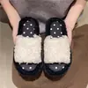 Chinelos peludos femininos da moda 2026 novo modelo pelúcia outdoor com sola grossa slip-on sandálias de dedo confortáveis com sola macia