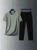 Conjunto Informal Deportivo de Dos Piezas para Hombre de Verano 2026 de Alta Calidad, Camiseta de Manga Corta con Cuello Redondo, Pantalones de Seda de Hielo, Color Sólido para Edad Media