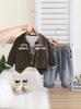 Ropa para Niños al por Mayor 2025 Nueva Primavera y Otoño 1-5 Años Chaqueta Infantil de Moda Conjunto de Tres Piezas al por Mayor Moderno