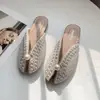 Pantuflas cerradas para mujer pantuflas de media punta cerradas para mujer 2024 Verano nueva moda sandalias planas combinables de celebridad de Internet perezosas Perla