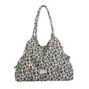 Bolso de hombro de tela con estampado de leopardo para mujer, nuevo modelo 2026, bolso tote casual versátil para el día a día, bolso cruzado ligero de gran capacidad
