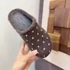 Sandalias de lunares estilo coreano para mujer, adecuadas para usar al aire libre en otoño/invierno 2026, con suela suave y diseño inspirado en Birkenstock