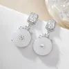 2026 Nuevo Modelo Lujo Ligero Exquisitos Pendientes Colgantes para Mujer de Calcedonia Verde con Hebilla de Seguridad de Jade Imitación