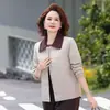 El popular abrigo de otoño de este año para madres, nuevo estilo primavera/otoño para mujeres mayores de 50 años, ropa para mujeres de mediana edad y mayores, chaqueta nueva con cuello