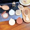 Peine plegable con bolsa de aire y espejo de maquillaje, bolsa de material para manualidades, bonito peine de masaje de cabeza con cojín de aire en forma de corazón para niña, venta al por mayor