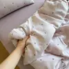 Hilo de doble capa YU ~ Juego de cuatro piezas de gasa de doble capa de grado materno e infantil Corazón de niña francesa Algodón Juego de tres piezas para dormitorio Ropa de cama