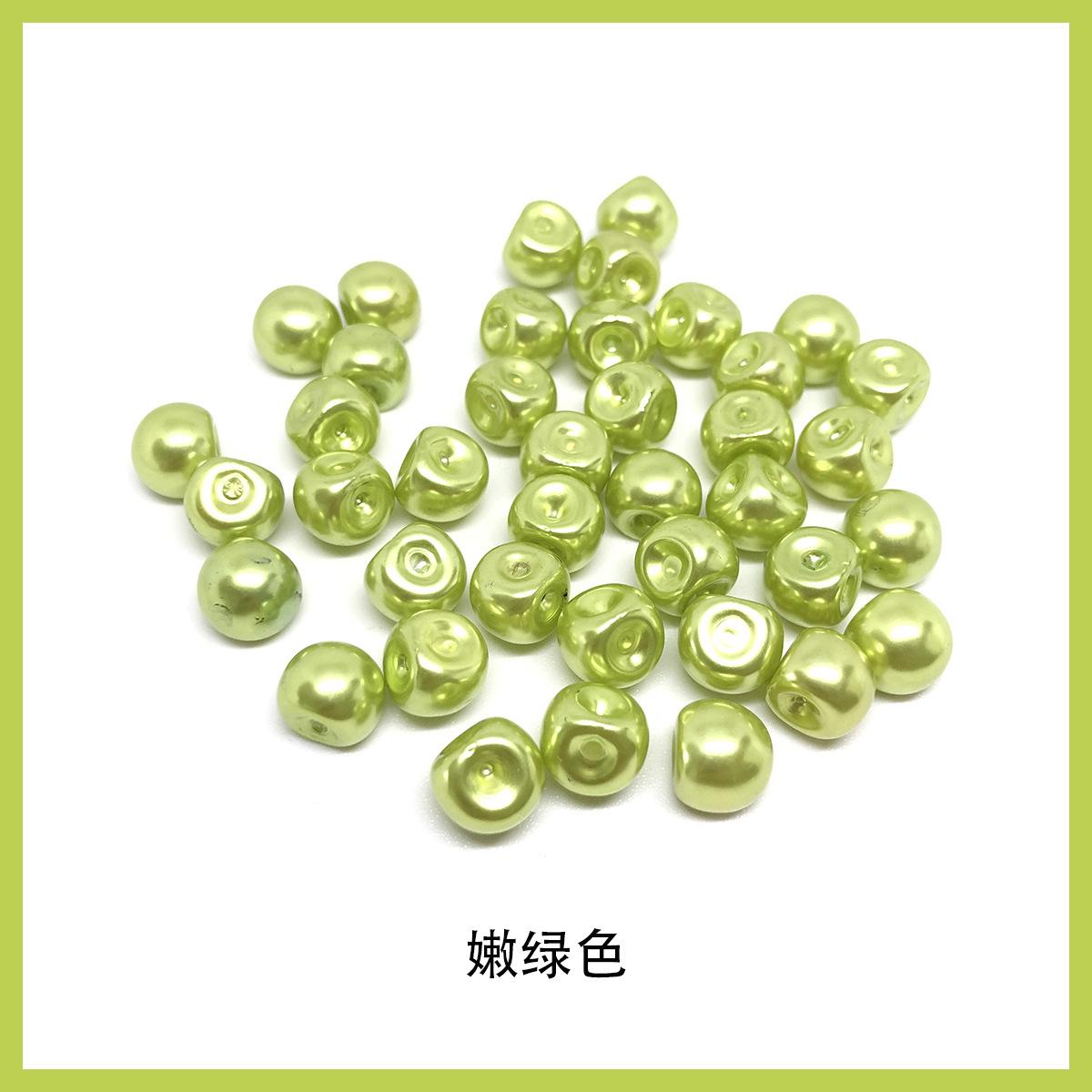 嫩绿色
