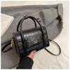Bolso pequeño cuadrado portátil retro de moda para mujer, primavera 2025, nuevo bolso de hombro informal, elegante bolso cruzado