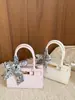 Bolsa de Mão Lisa Simples para Mulheres 2026 Verão Novo Estilo Moda Personalizada para Trabalho Deslocamento Ombro Transversal Pequena Quadrada