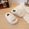 Pantuflas infantiles de suela gruesa, nueva colección otoño/invierno 2026, pantuflas simples de una tira peludas, pantuflas casuales y ligeras de algodón para niños y niñas
