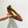 Zapatos planos de moda para mujer estilo coreano con suela simple para aumentar la altura, perfectos para ir al trabajo, con un aire retro francés, suelas suaves y un diseño delicado y de hadas, lo que los hace versátiles para cualquier atuendo.