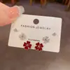 Moda Otoño e Invierno Pendientes de Botón Sencillos de Circonita Pétalo Tres Piezas Exquisitos de Lujo Ligero Diseño Suave Versátil Pendientes para Mujer