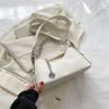 Bolso pequeño popular de este año para mujer, nuevo bolso de mensajero sencillo de moda de otoño 2023, bolso de mano informal de estilo occidental.