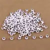 Fondo Blanco Más Cuentas de Letras Negras 4*7MM Cuentas Acrílicas de Letras Inglesas Cuentas Sueltas Oblatas Accesorios para Pulseras de Joyería DIY