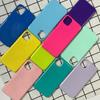 Adecuado para Iphone17Pro Carcasa de Teléfono Móvil de TPU Brillante Color Caramelo Apple 17 Carcasa de Cuero Brillante Negra Material de Carcasa Blanda