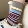 Meias Listradas Retro Estilo Coreano Mori Estética Melard Cor Retro Color-Block Meia-Panturrilha para Mulheres, Outono e Inverno Quente Chinelos Birkenstock Meias Soltas