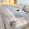 Juego de cama de terciopelo de leche de clase A de cuatro piezas, terciopelo coral tallado de invierno, forro polar, edredón grueso y cálido, juego de sábanas de tres piezas