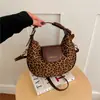 Elegante bolso de mano pequeño retro para mujer, nuevo bolso de mano forma de albóndiga otoño 2026, bolso de mano forma de media luna, bolso cruzado de alta calidad para el trabajo