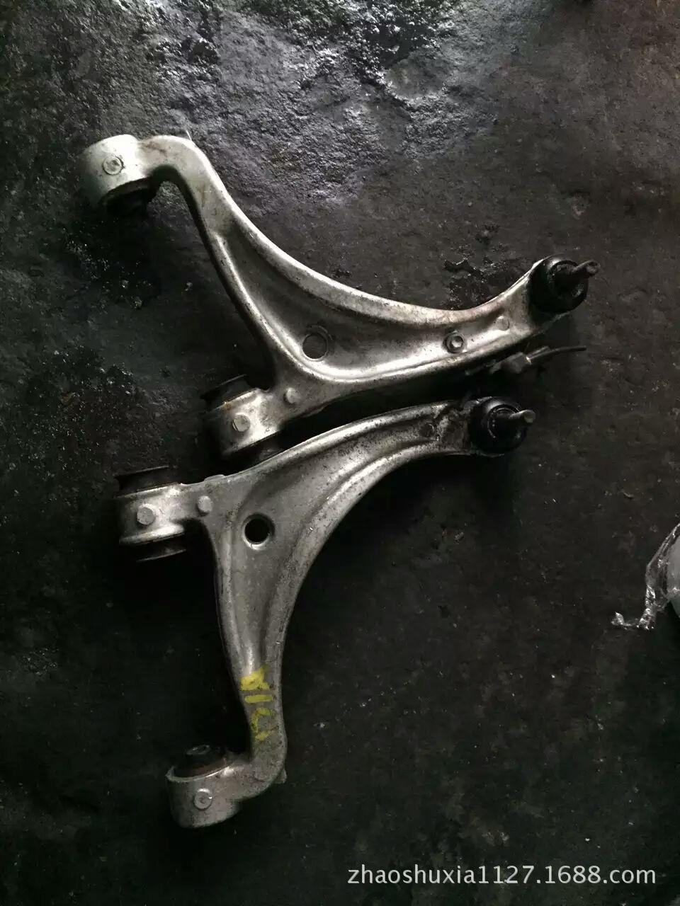 凌志LS430后三角臂1