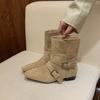 Botas Curtas Pretas de Camurça Bico Fino Salto Baixo Estilo Retrô para Mulheres 2026 Novas Botas de Meia-Estação Botas Western Martin