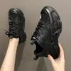 Venta especial de liquidación de Grulla de Almohada Blanca: zapatillas de dad shoes para mujer, nuevo modelo 2026, zapatillas blancas de malla transpirable, populares zapatos casuales de suela gruesa para aumentar la altura