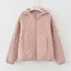 Venta al por mayor del fabricante otoño e invierno 2026 nuevo abrigo de algodón con capucha de patrón de diamante versátil para mujer, top de color liso