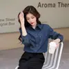 Foto Real de Camisa Jeans Lavada Estilo Hong Kong Vintage Caseira para Mulheres, Novo Modelo Outono 2025, Camisa de Manga Longa em Camadas, Azul, Outras Cores