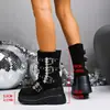 Botas para Mulheres 2025 Outono e Inverno Novas Moda Europeia e Americana Fivela de Cinto com Rebite Plataforma Solado Grosso Salto Alto Botas Curtas para Mulheres