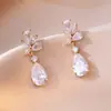 Aretes para Mujer, Aretes de Flor Corazón con Circonita Micro-pavimentada de Cobre, Nueva Moda de Nicho, Diseño Simple, Joyería de Temperamento y Versátil