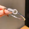 Pulseira Aberta Gota d'Água com Zircônia Estilo Europeu e Americano, Moderna e Simples, Estilo Nicho, Luxo Leve, Sensação de Alta Qualidade, Joias Femininas Atacado