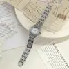 Nuevo Estilo Coreano Moda Casual Banda de Acero Diamante Reloj para Mujer Cara de Pedrería Completamente Diamantado Patrón Romano Reloj de Cuarzo Venta al por Mayor