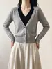Camiseta de Manga Larga con Cuello Halter Falsa de Dos Piezas para Mujer, Nuevo Diseño de Otoño con Apariencia Única y Hermosa, Top de Punto Muy Atractivo 10192