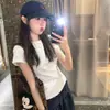 Camiseta Branca Simples de Manga Curta Estilo Coreano para Mulheres, Item Quente de Verão, Corte Slim, Valoriza a Silhueta, Top com Design Versátil para Estudantes
