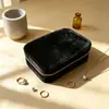 Caja de joyería antioxidante de fábrica, caja de embalaje para accesorios de cuero, caja de almacenamiento para anillos, pendientes, pulseras con personalización de logotipo