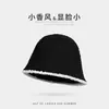 2025 Nuevo Sombrero de Pescador de Lana de Cordero con Bloques de Color Cálido para Cabeza Grande de Mujer Sombrero de Otoño e Invierno Muestra Cara Pequeña Gorro de Punto