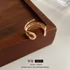 Pulsera de Anillo Abierto con Línea Geométrica Ancha, Estilo Minimalista Único y Audaz, Joyería Versátil de Nicho Inspirada en Diseñadores