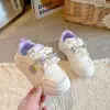 Sapatos Brancos para Meninas Solado Macio Novo Estilo Tênis Casuais Tênis de Skate Infantil 2026 Outono Crianças de Média e Grande Porte Sapatos Estilo Coreano