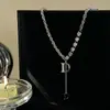 Collar de Viento Frío con Diamantes Geométricos Incrustados y Letra D Cadena de Suéter de Moda Europea y Americana Colgante Elegante