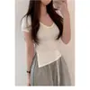 Moda Feminina Coreana de Dongdaemun: Estilo Muito Coreano! Camiseta Sexy de Manga Curta com Fenda que Valoriza a Silhueta e Marca a Cintura para o Verão
