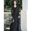 Uma grande seleção de novos vestidos longos de malha com gola minimalista estilo chinês, vestidos justos para mulheres, estilos transparentes justos de outono e inverno