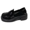 Mocassins femininos retrô de sola grossa estilo britânico 2026 primavera e outono novos sapatos slip-on de sola macia para estudantes